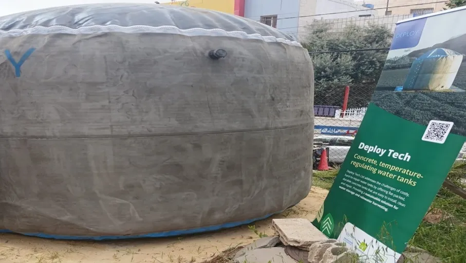 وزارة المياه تركب خزانا خرسانيا لحصاد مياه الأمطار في مبناها