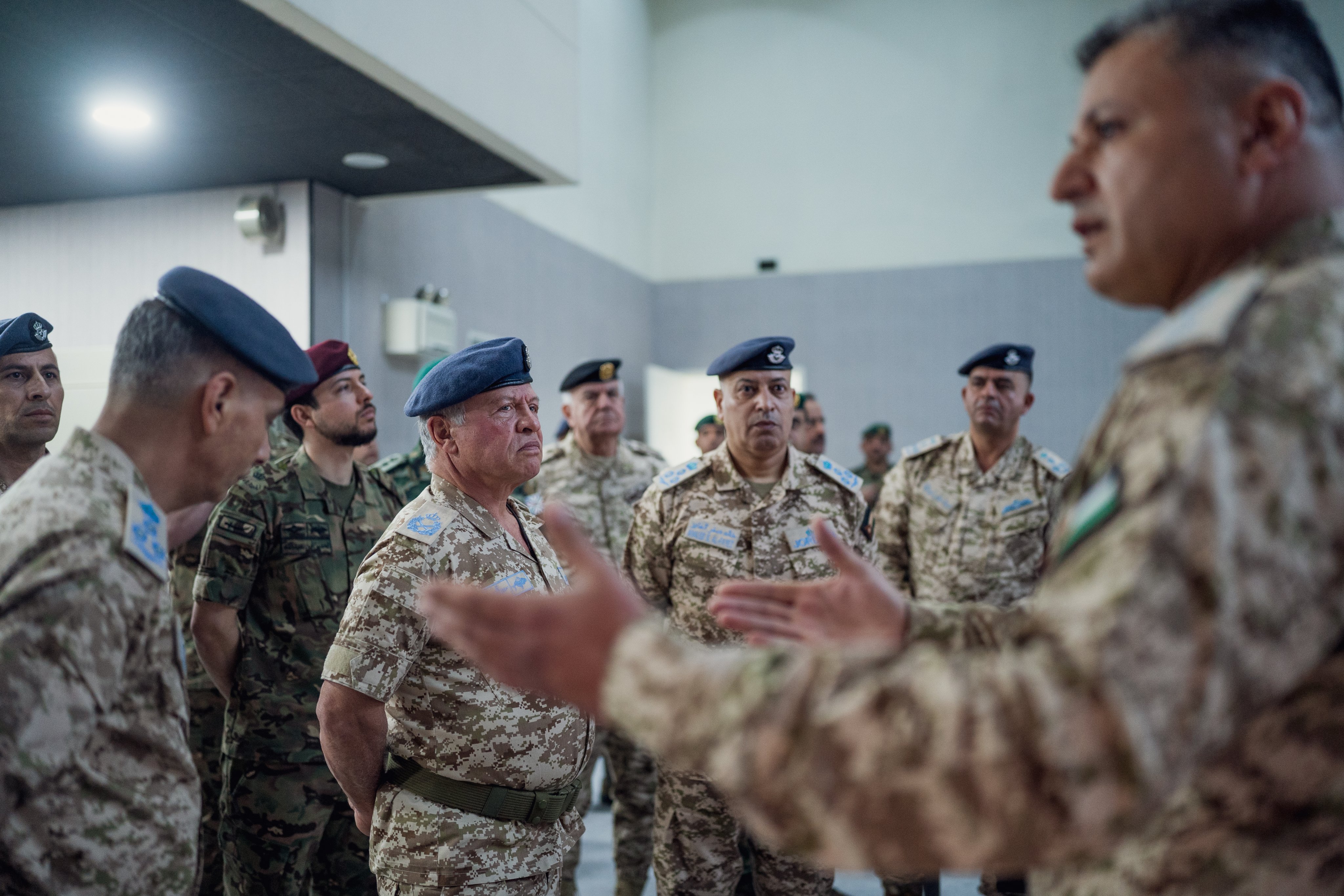 الملك يزور قيادة سلاح الجو الملكي ويثمن احترافيتهم في حماية سماء الوطن