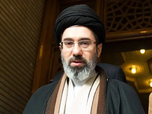 التايمز البريطانية: مجتبى خامنئي فاقد للوعي ويتلقى العلاج في قم