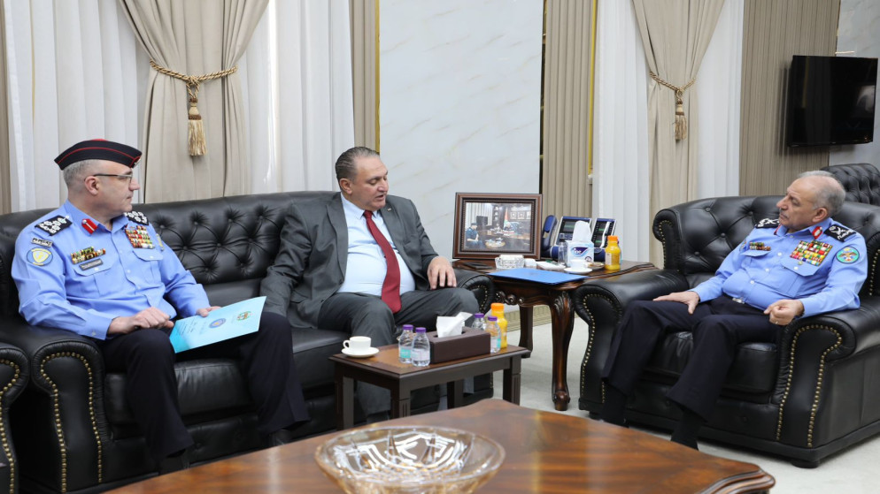 وزير البيئة ومدير الأمن العام يبحثان تعزيز التعاون في المجال البيئي