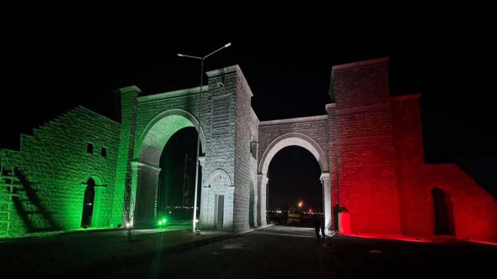 إضاءة موقع أم الجمال الأثري بألوان العلم الأردني احتفاءا بيوم العلم