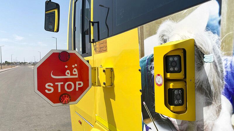 شرطة أبوظبي : 1000 درهم غرامة عدم الوقوف الكامل عند فتح إشارة قف