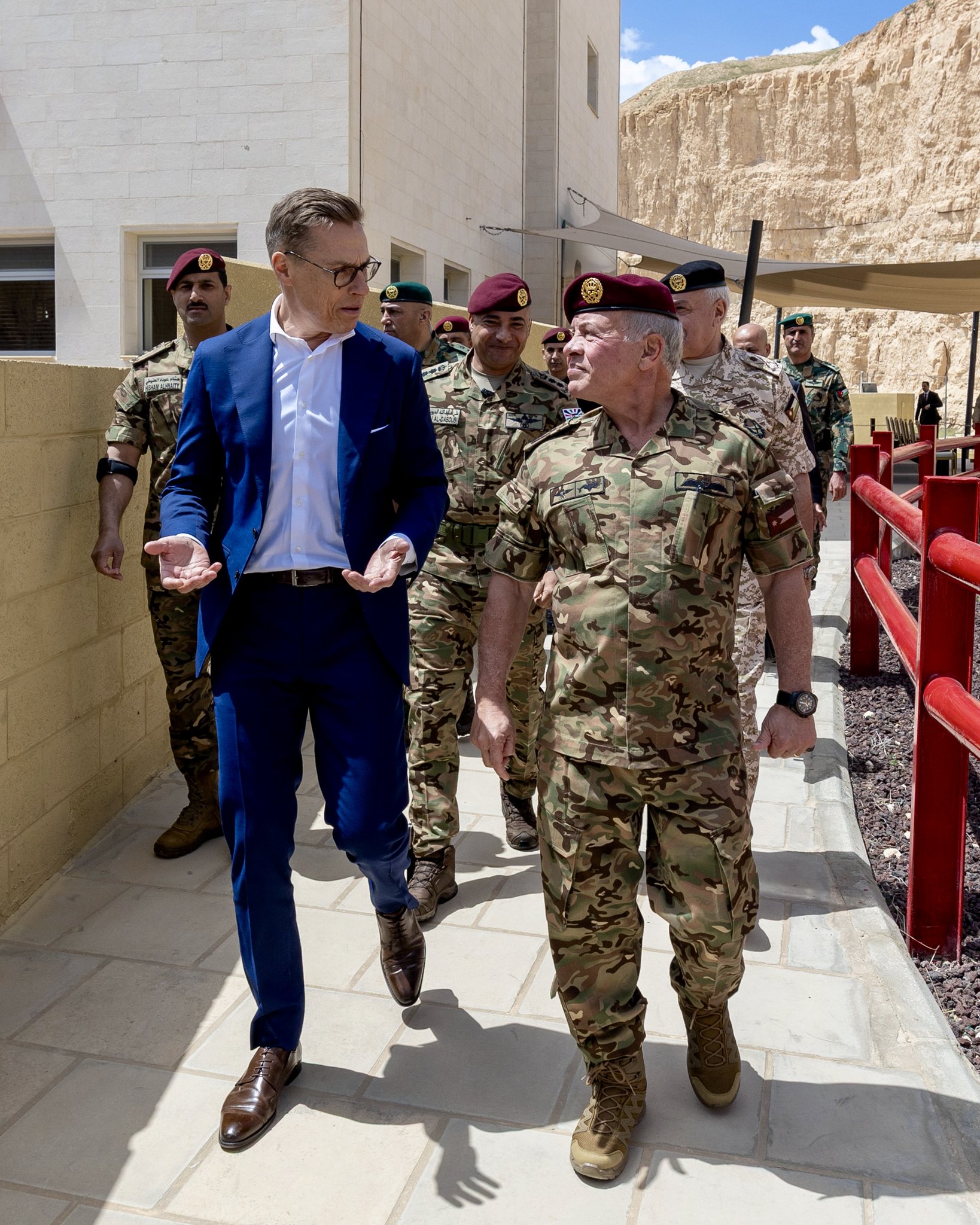 الملك والرئيس الفنلندي يتابعان تمرينا تعبويا في مركز الملك عبدﷲ الثاني لتدريب العمليات الخاصة