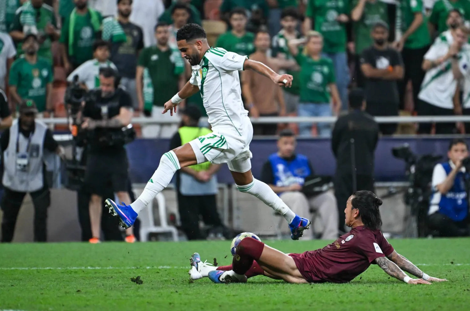 هل ينجح الأهلي في تعديل كفة الكرة السعودية «آسيوياً» أمام اليابانية؟