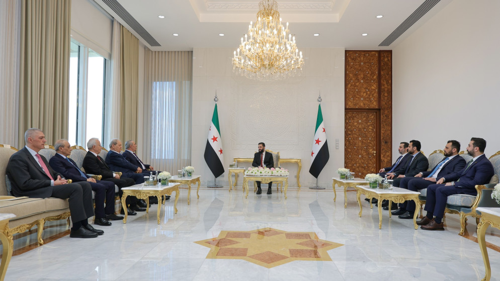 الشرع يلتقي وفدا فلسطينيا برئاسة الشيخ في دمشق