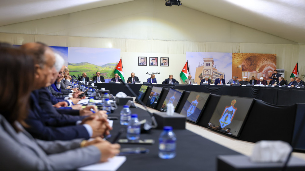 حسان: ملتزمون بتنفيذ المشاريع التي أقرت في جلسة الحكومة الأولى التي عقدت في إربد