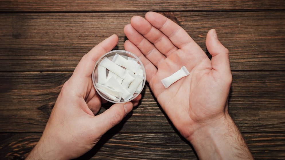 الصحة العالمية تحذر من تسويق خادع لمنتجات أكياس النيكوتين يستهدف الشباب