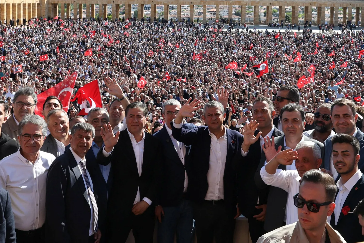 تركيا: انقسام حزب الشعب الجمهوري ينتقل إلى الشارع