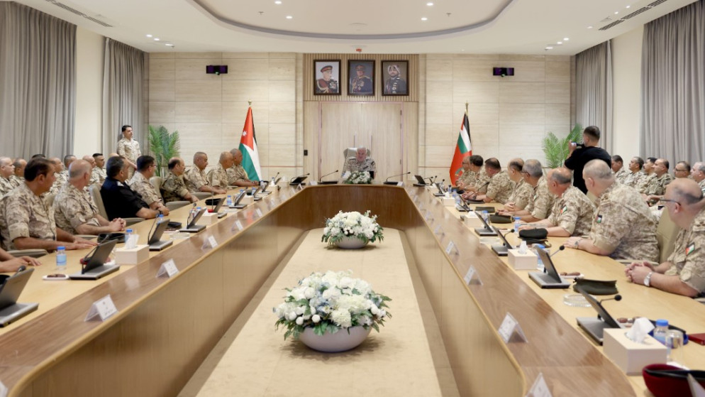 الحنيطي يلتقي كبار ضباط القوات المسلحة ويؤكد أهمية المحافظة على أعلى درجات الجاهزية العملياتية
