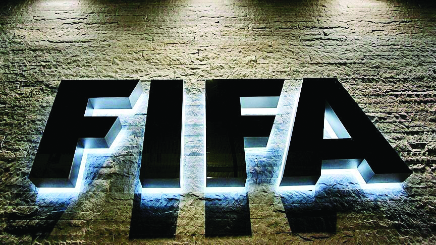 الفيفا يحظر استخدام الزجاجات القابلة لإعادة الاستخدام في ملاعب كأس العالم