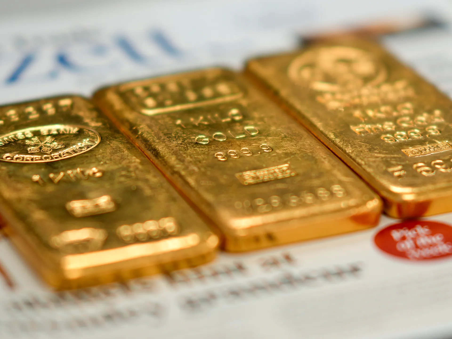 الذهب يواصل تراجعه بفعل المخاوف من رفع أسعار الفائدة الأميركية