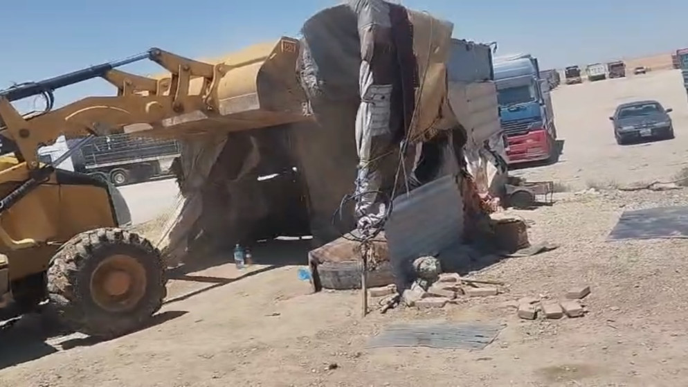 سلطة المياه تواصل إزالة الاعتداءات على خطوط مياه الشرب في القطرانة