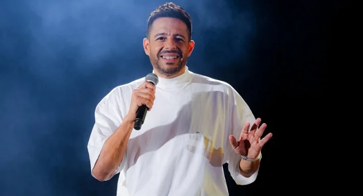 حماقي يحتفل بنجاح ألبوم "سمعوني"