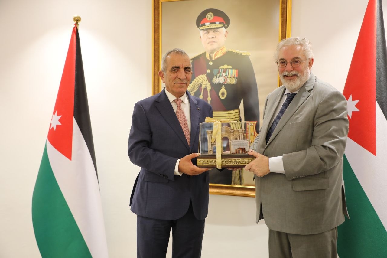 وزير الثقافة يلتقي سفير مملكة إسبانيا لدى المملكة الأردنية