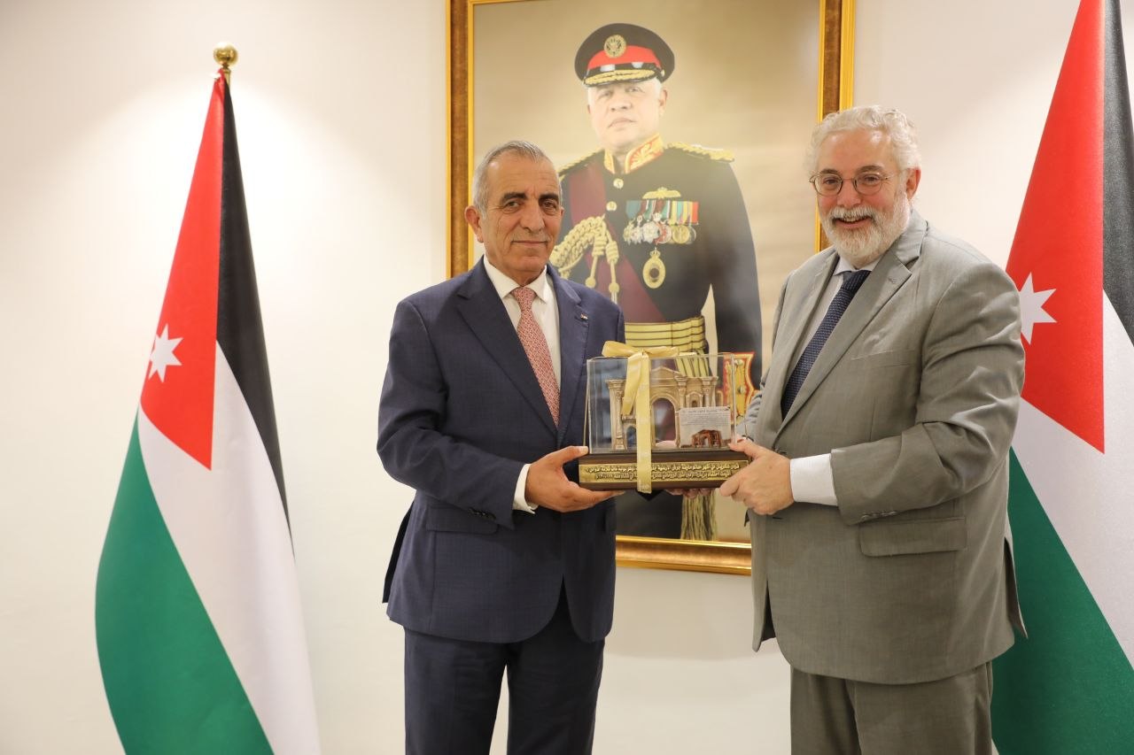 وزير الثقافة يلتقي سفير مملكة إسبانيا لدى المملكة الأردنية
