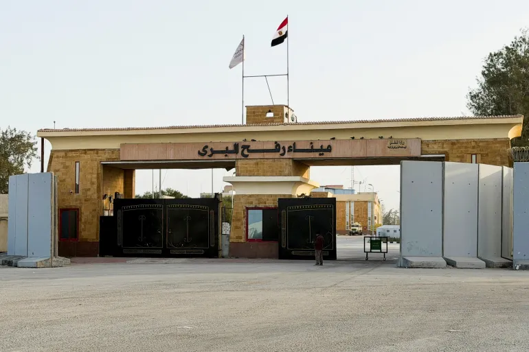 83 مريضا ومرافقا يغادرون غزة عبر معبر رفح