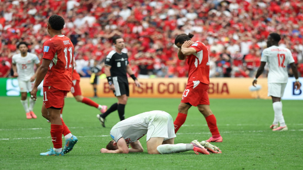 سويسرا تحسم صدارة المجموعة الثانية بفوزها على كندا 2-1 ويتأهلان سويا