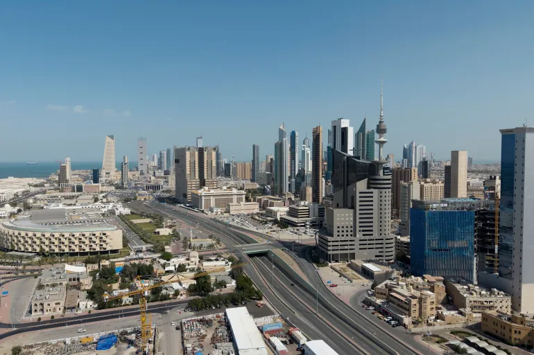 الكويت تتصدى لهجمات صاروخية وإطلاق صفارات إنذار في البحرين