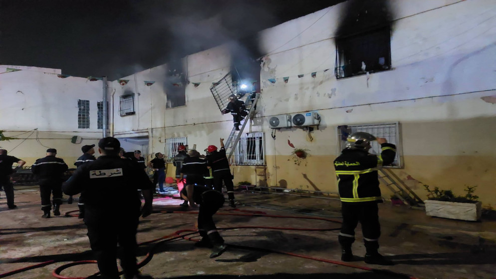 مصدر: 11 وفاة و19 مصابا بحريق في دار للأيتام في الجزائر