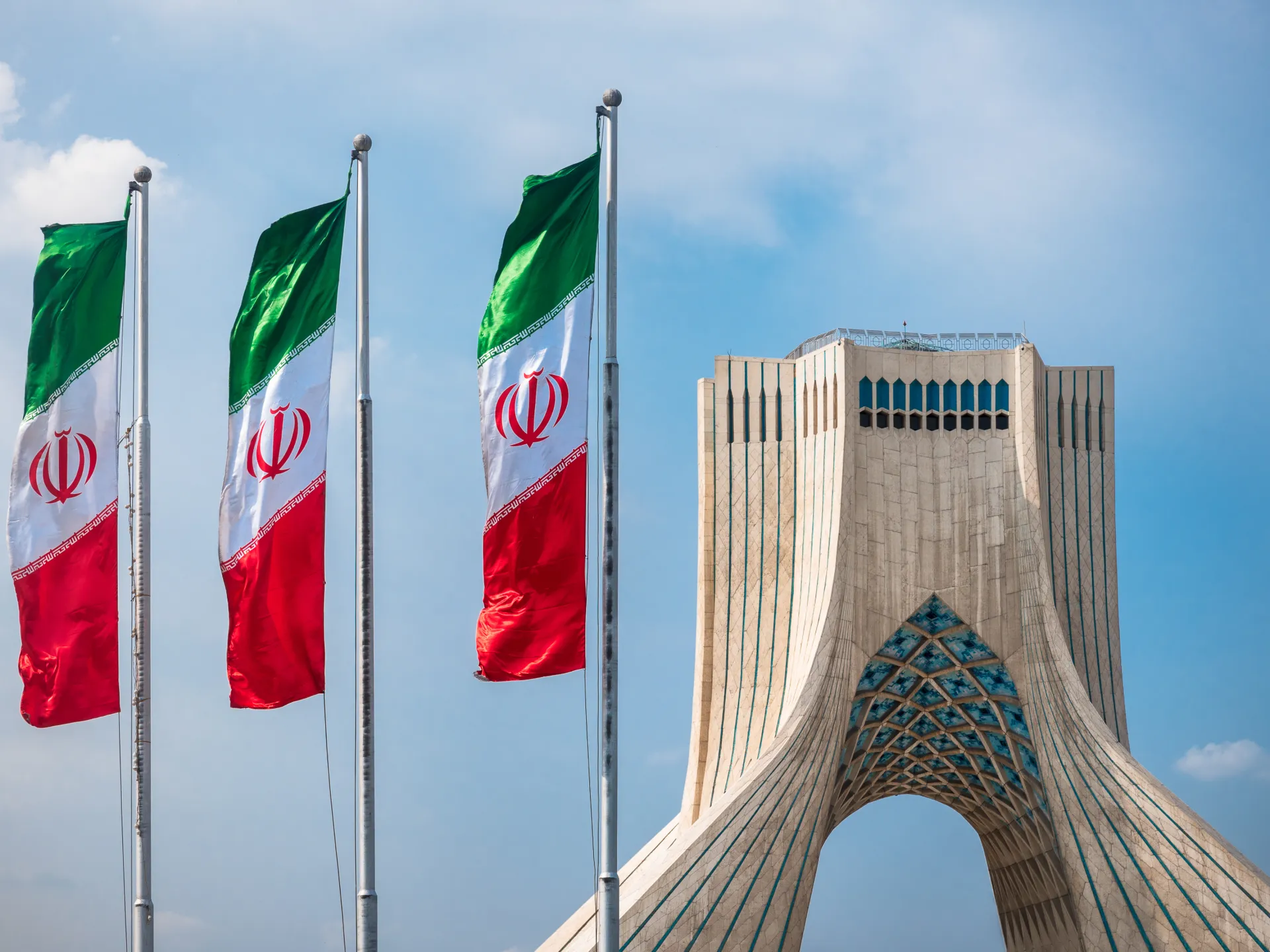 إيران تعدم رجلين أدينا بقتل عناصر شرطة خلال احتجاجات