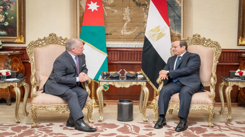 الملك عبدالله والسيسي يؤكدان أهمية تكثيف الجهود لاستعادة التهدئة الشاملة في الإقليم