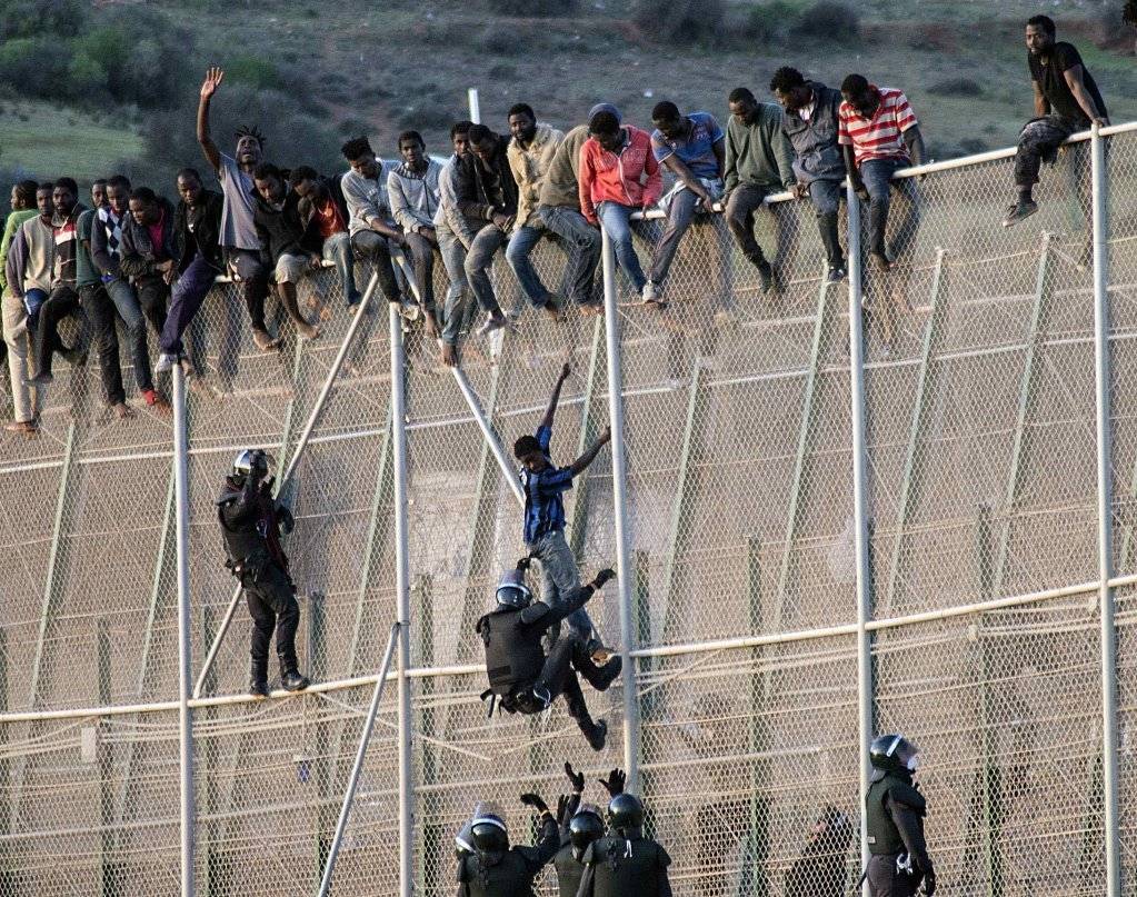 مصدر: أكثر من 45 ألف مهاجر عبروا الحدود بين المغرب وجيب سبتة الإسباني