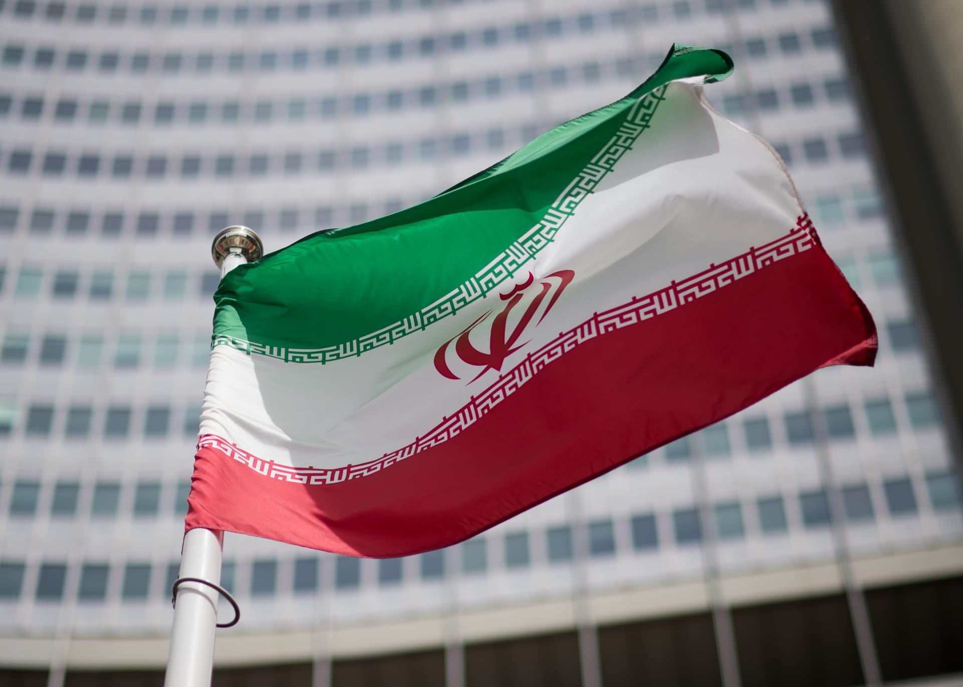 إيران تنفي إجراء محادثات مع واشنطن وتؤكد استمرار التنسيق مع عُمان بشأن مضيق هرمز