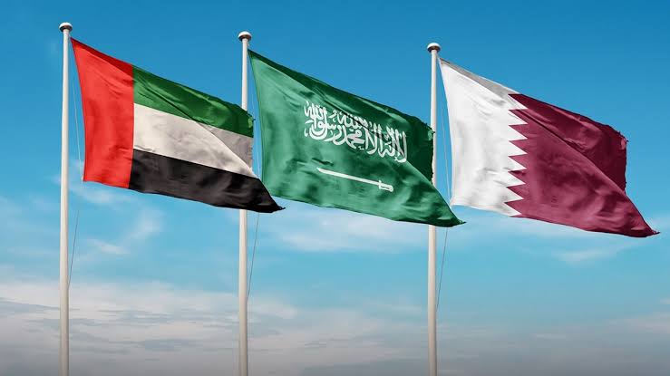 الإمارات والسعودية والبحرين تدين الهجوم على ناقلة أدنوك وتطالب بوقف استهداف الملاحة