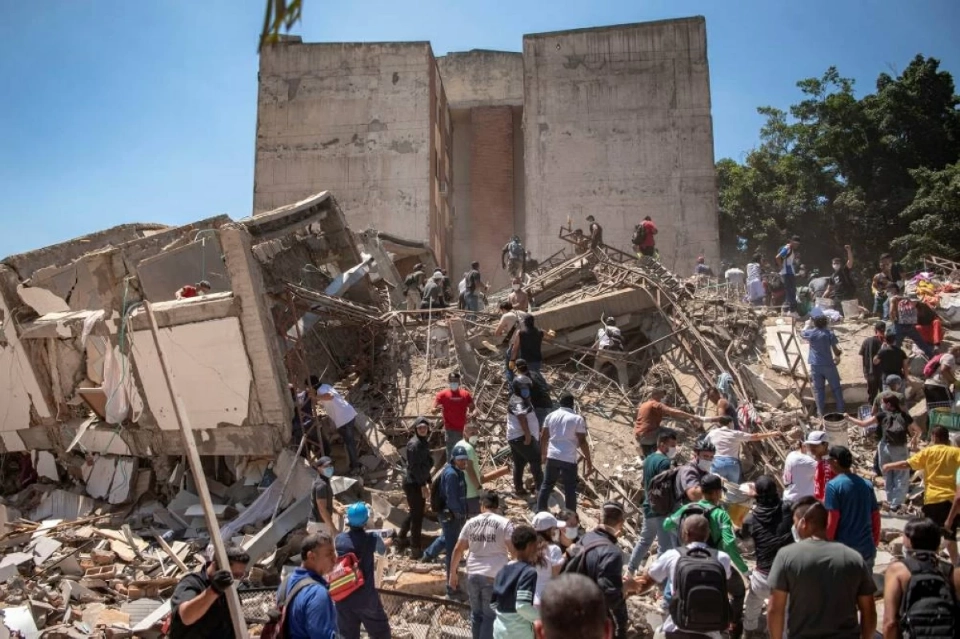 زلزال بقوة 7.4 درجات يضرب كولومبيا ويودي بحياة 111 شخصاً