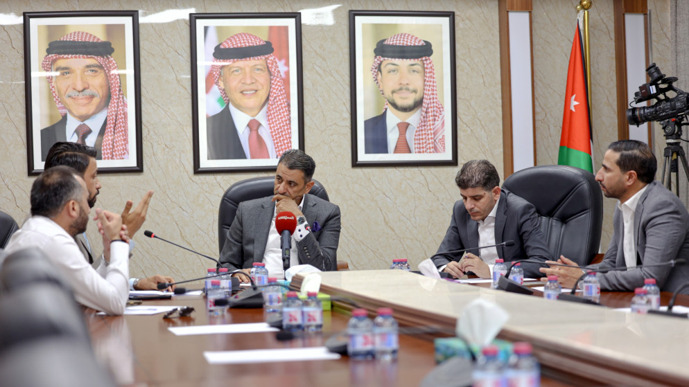 الاقتصاد النيابية تبحث قضية فرض رسوم المواقف على موظفي مجمع الأعمال