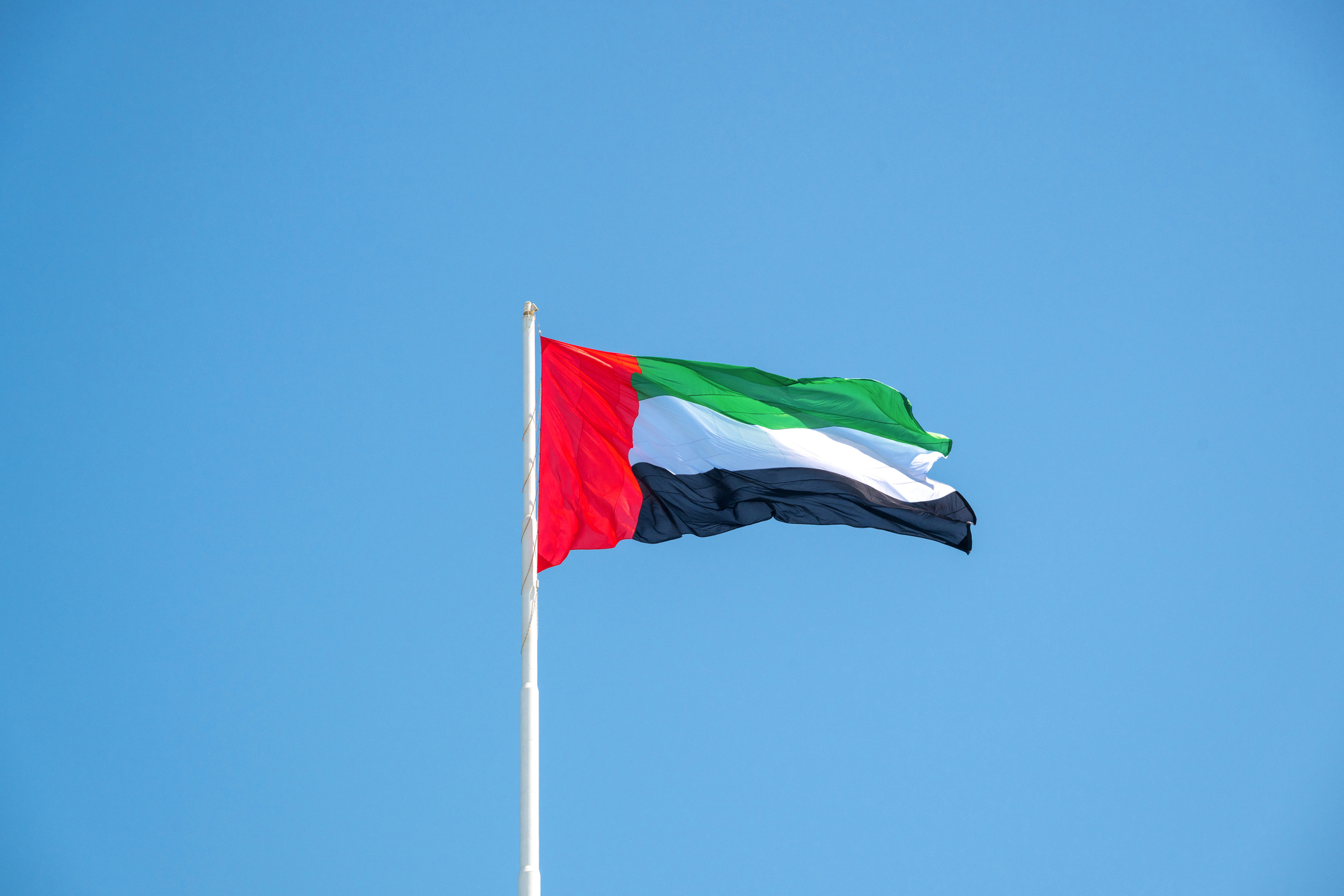 الإمارات تعلن وقف التعاملات التجارية والمالية مع إيران