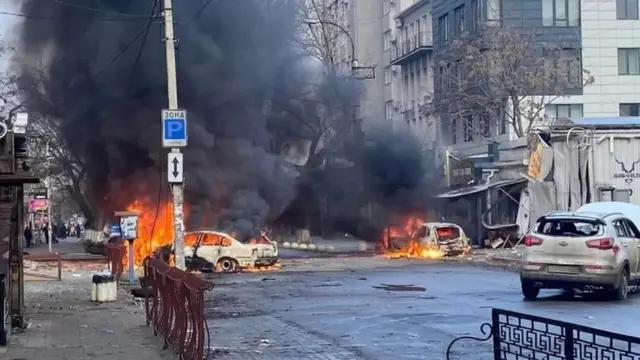 مقتل 4 أشخاص وإصابة 4 في هجوم روسي استهدف حافلة بخيرسون