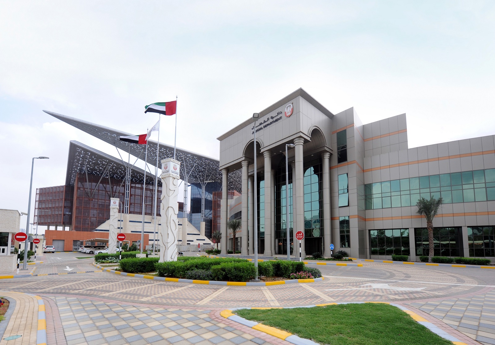 قضاء أبوظبي ينجز أكثر من 447 ألف طلب إلكتروني خلال النصف الأول من 2026