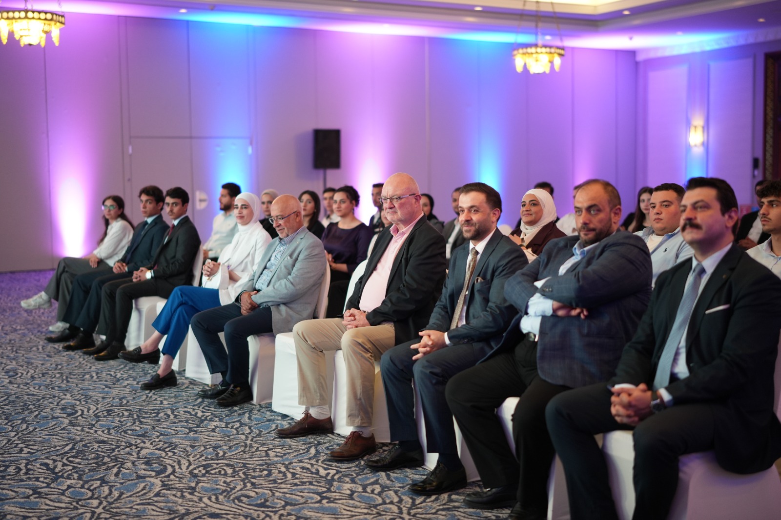 فرديدريش ناومان و شركاء الأردن يطلقان محاكاة ناومان للعمل البرلماني
