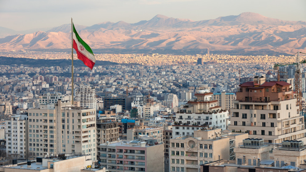 طهران تتحدى العقوبات الأميركية وتتمسك بالدبلوماسية والدفاع