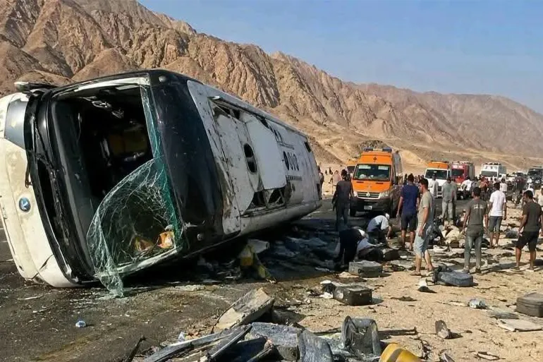 مدبولي يوجه بتشكيل لجنة فنية للتحقيق في حادث حافلة نويبع