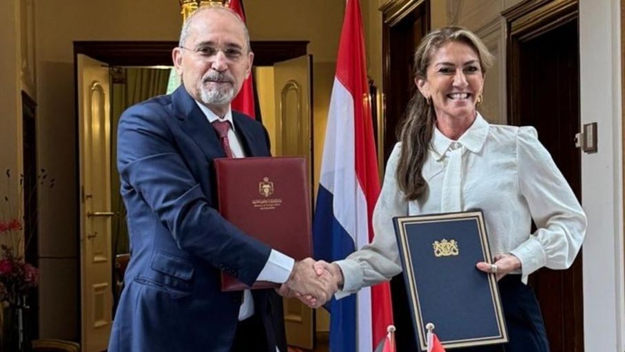الصفدي يبحث في لاهاي تعزيز التعاون الدفاعي والأمني مع هولندا