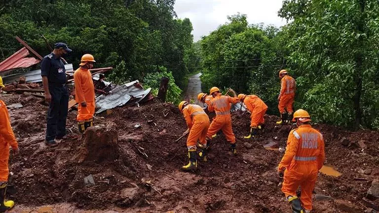قتيل و11 مفقوداً إثر انهيار طيني جراء أمطار غزيرة في الصين