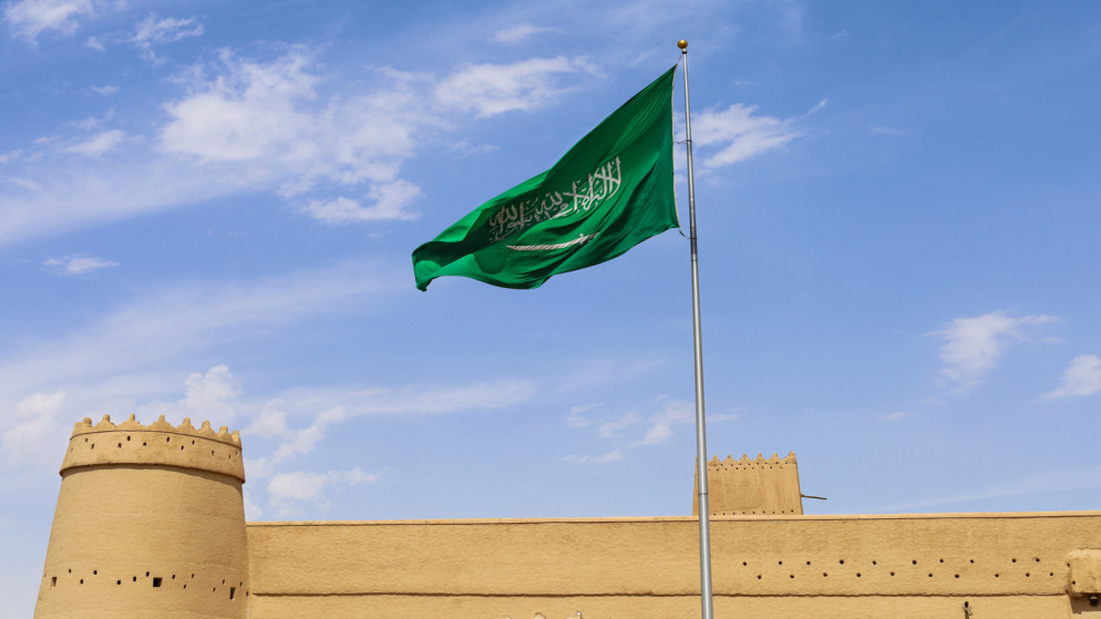 السعودية: استهداف منشآت للطاقة جنوب المملكة واندلاع حرائق وتوقف مؤقت للعمليات