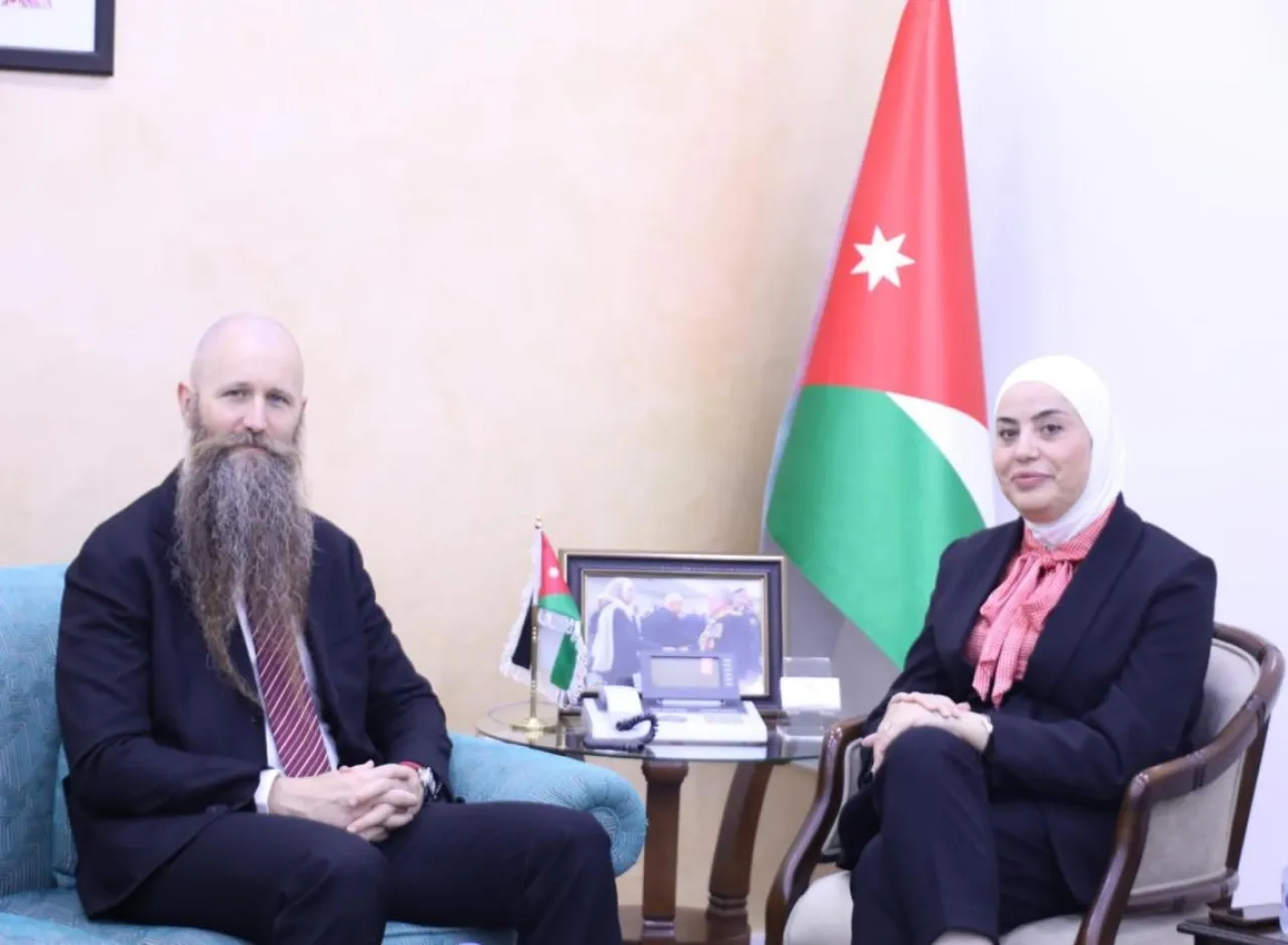 بني مصطفى والسفير الأمريكي يبحثان التنمية الاجتماعية وتمكين المرأة الأردنية