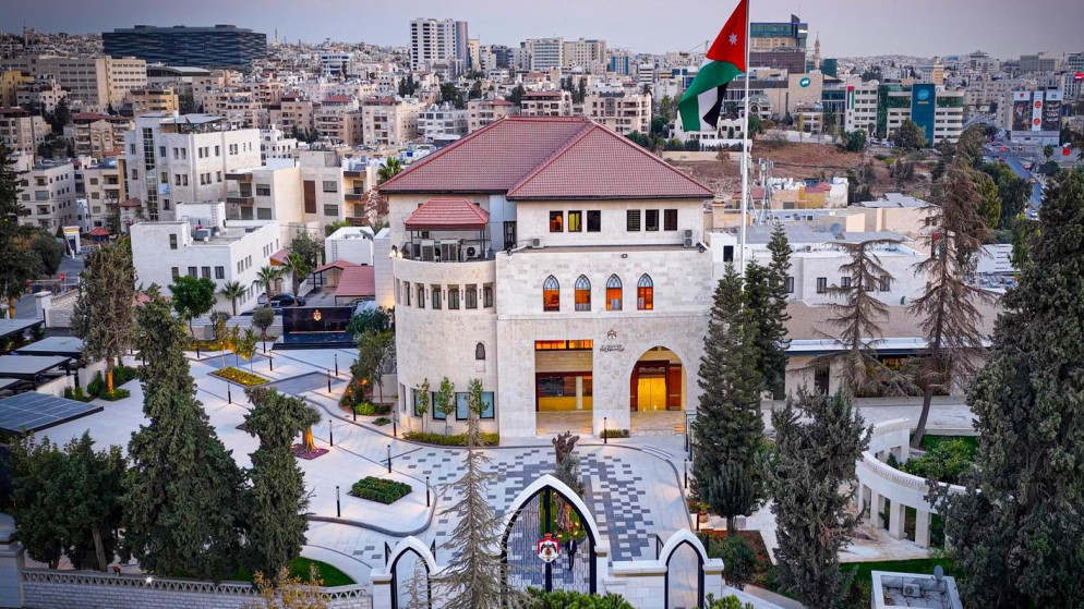 استطلاع الباروميتر العربي: الاقتصاد يتصدر اهتمامات الأردنيين والثقة بالحكومة ترتفع