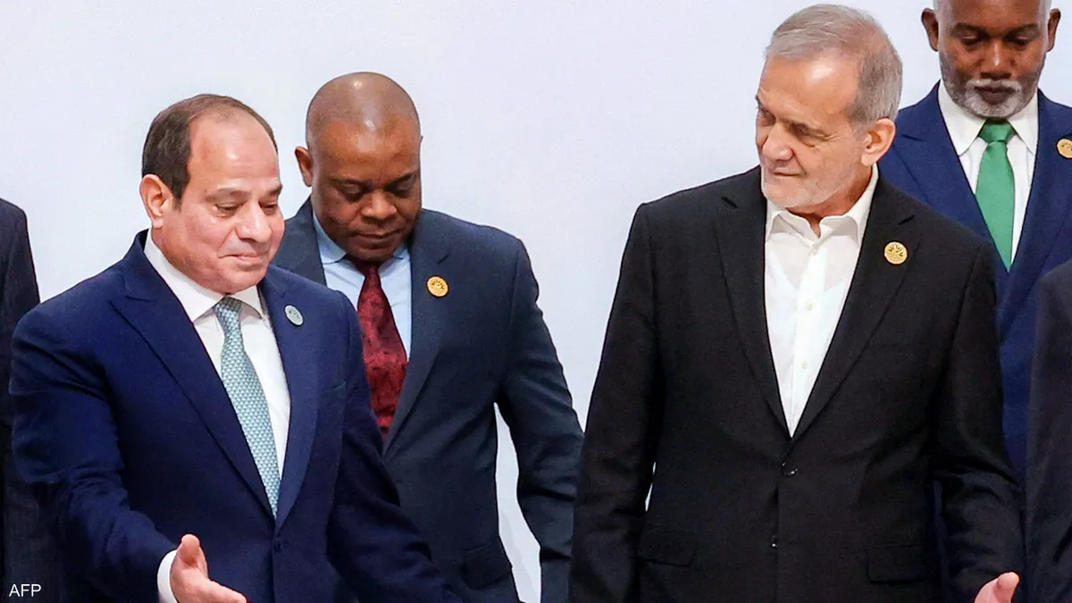 السيسي يبحث مع بزشكيان جهود خفض التصعيد واستعادة الاستقرار بالمنطقة