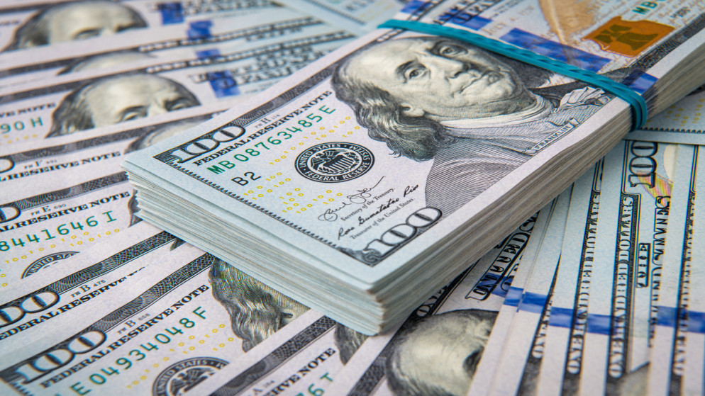 الدولار يقترب من أعلى مستوياته في أسبوعين مع ترقب رفع الفائدة الأمريكية وقفزة أسعار النفط