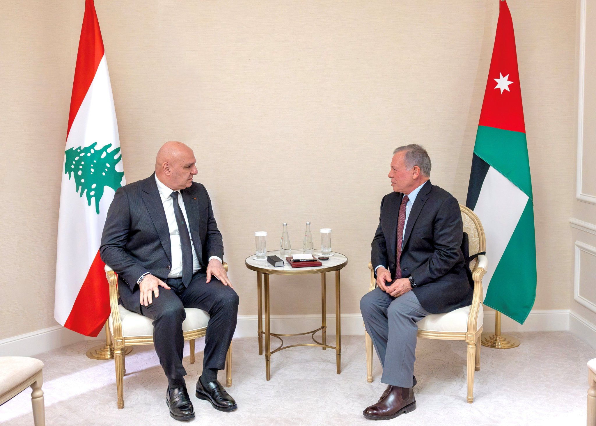 الملك عبدالله الثاني يؤكد دعم الأردن للبنان ووقف الاعتداءات على أراضيه