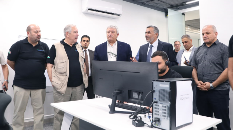 وزير النقل ورئيس سلطة العقبة يطلعان على حلول التحول الرقمي للموانئ والخدمات اللوجستية