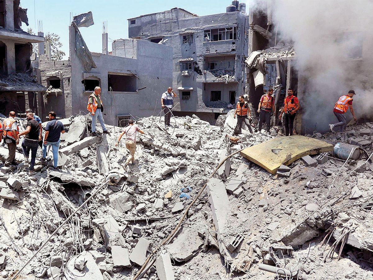 إصابات فلسطينية جراء إطلاق نار وقصف إسرائيلي متواصل في قطاع غزة