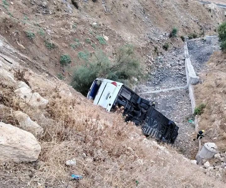 الأردن: وفاة وإصابة 40 شخصاً إثر انقلاب حافلة على طريق المطار