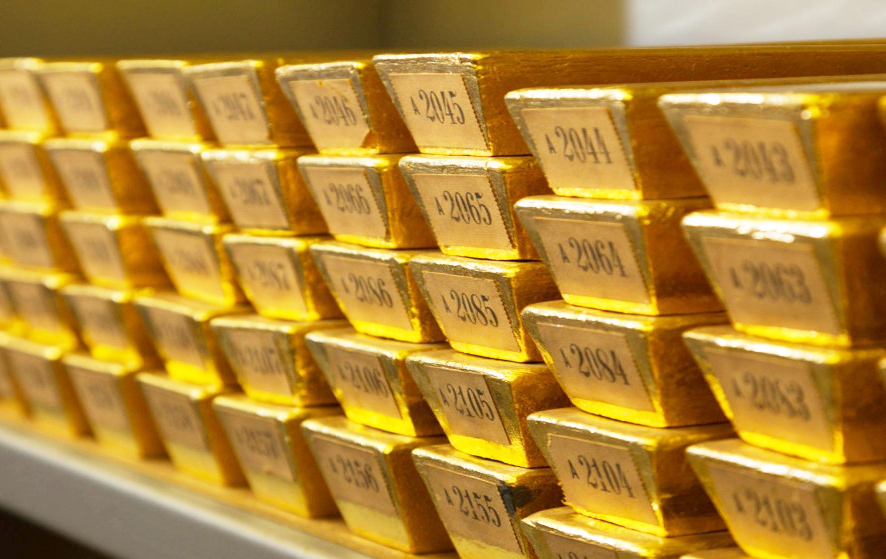 الذهب يتراجع مع صعود الدولار وارتفاع عوائد السندات الأميركية