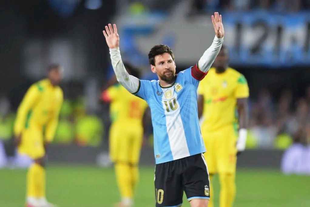 ميسي يودّع منتخب الأرجنتين: اعتزالي الدولي أكثر أيام مسيرتي حزناً