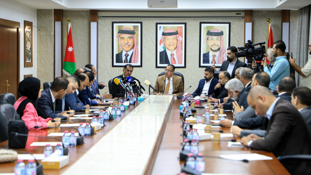 الإدارية النيابية تبحث تنظيم الواجهات التجارية وأسس تخصيص الوحدات السكنية في وادي الأردن